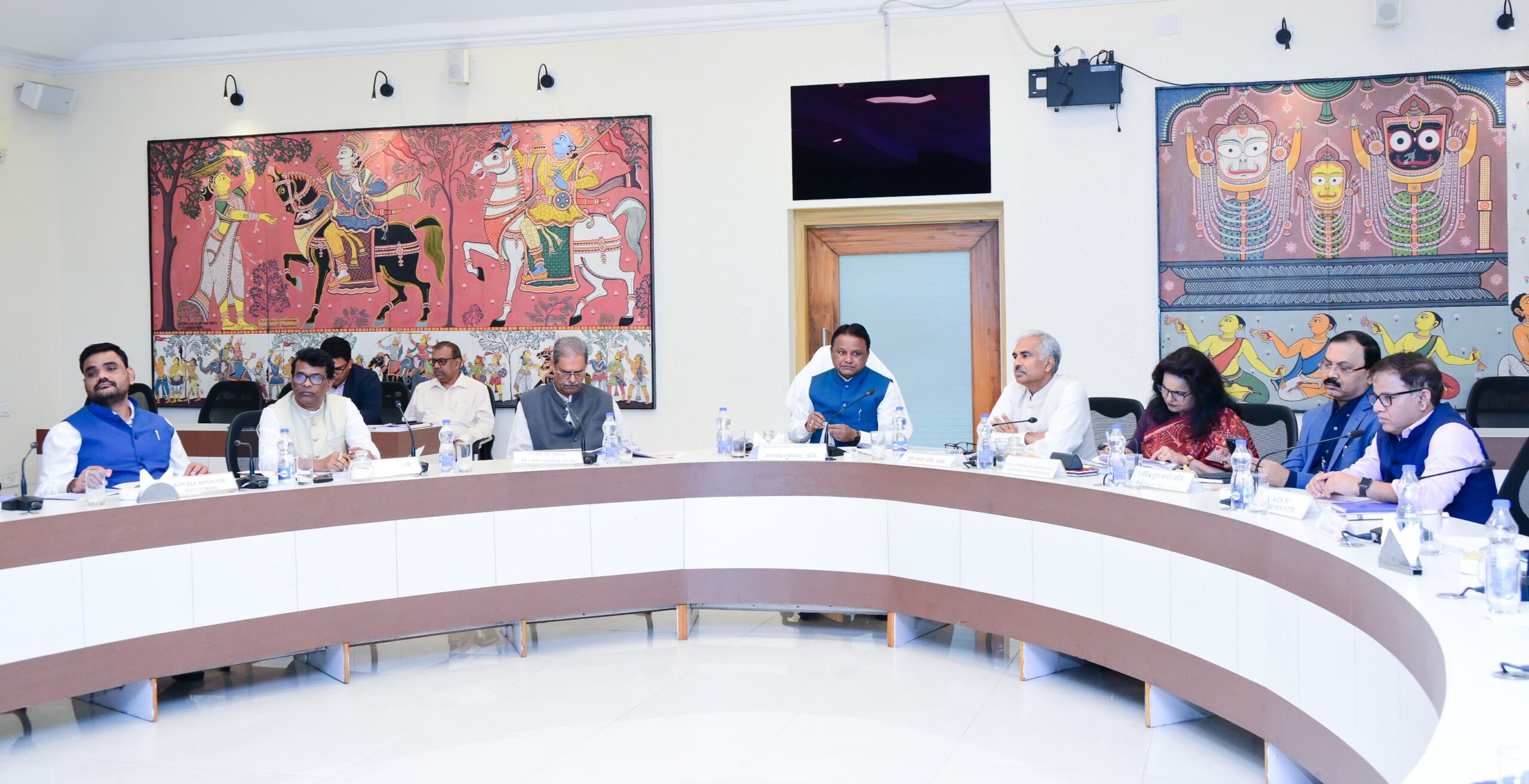 Chief Minister Sri Mohan Charan Majhi chairing High Level Clearance Authority meeting for industries at Lok Seva Bhawan on 28 November 2024